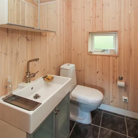 Three-bedroom Holiday In * Hals