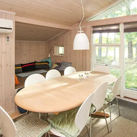 Three-bedroom Holiday In * Hals